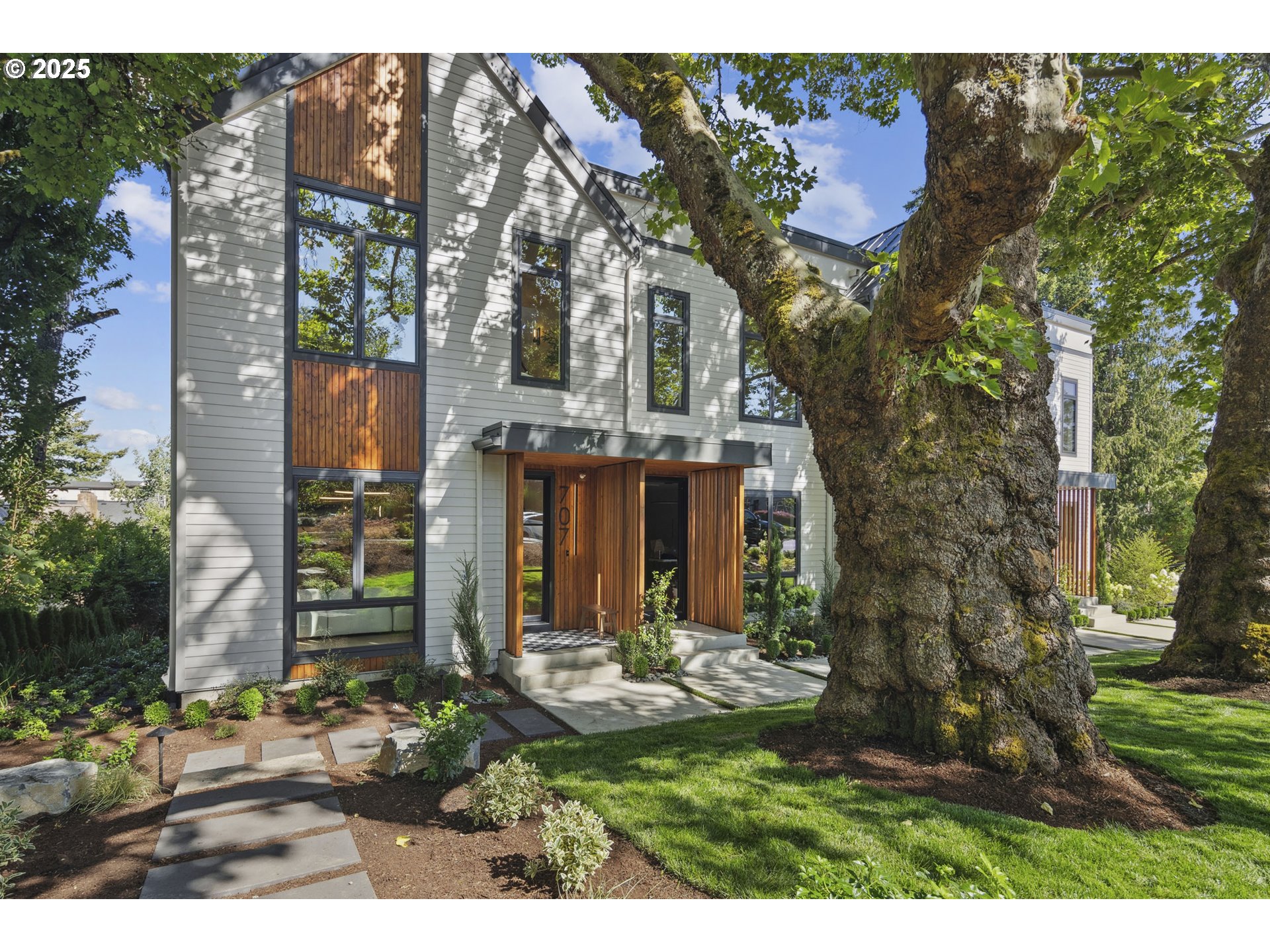 701 1st ST - RMLS #182364375