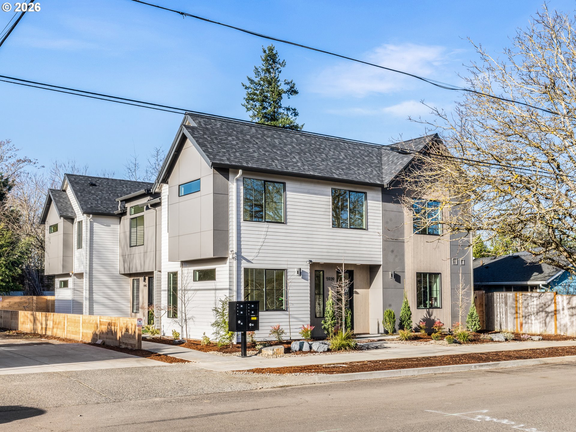 5943 60th AVE - RMLS #208403862