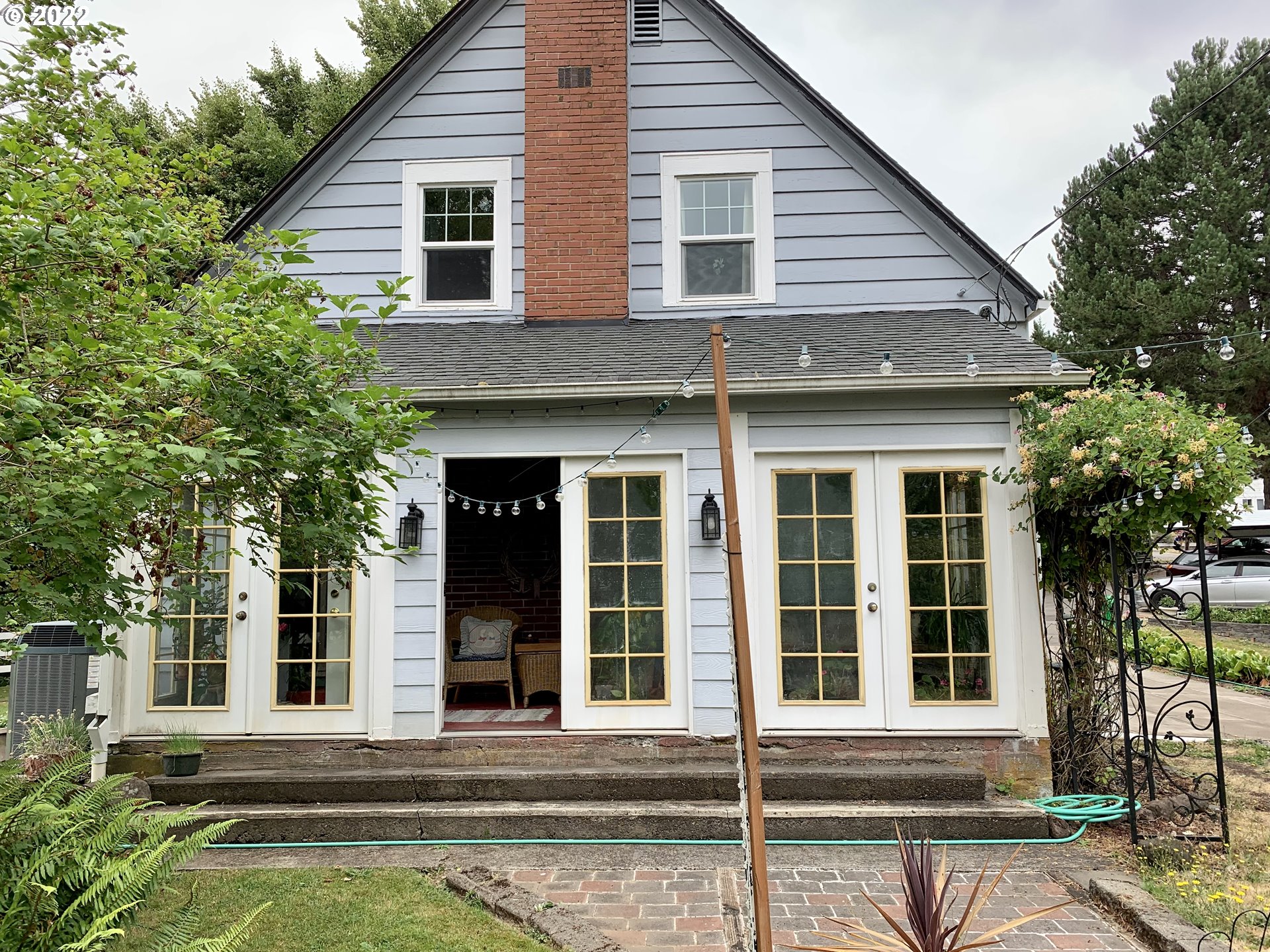 260 CRESCENT DR - RMLS #22085806