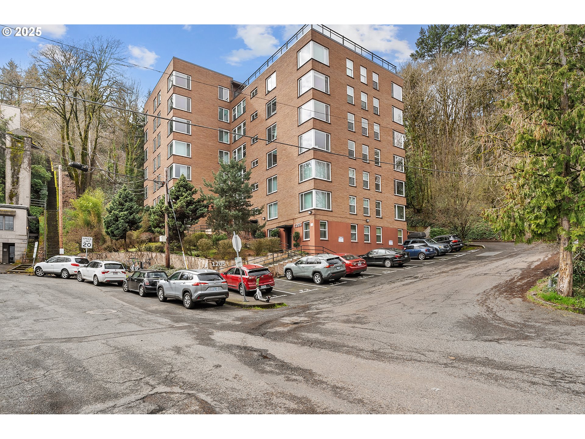 1205 CARDINELL DR - RMLS #225322684