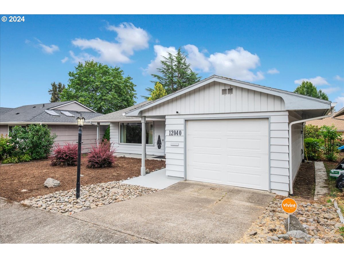 12040 KING GEORGE DR - RMLS #24271837