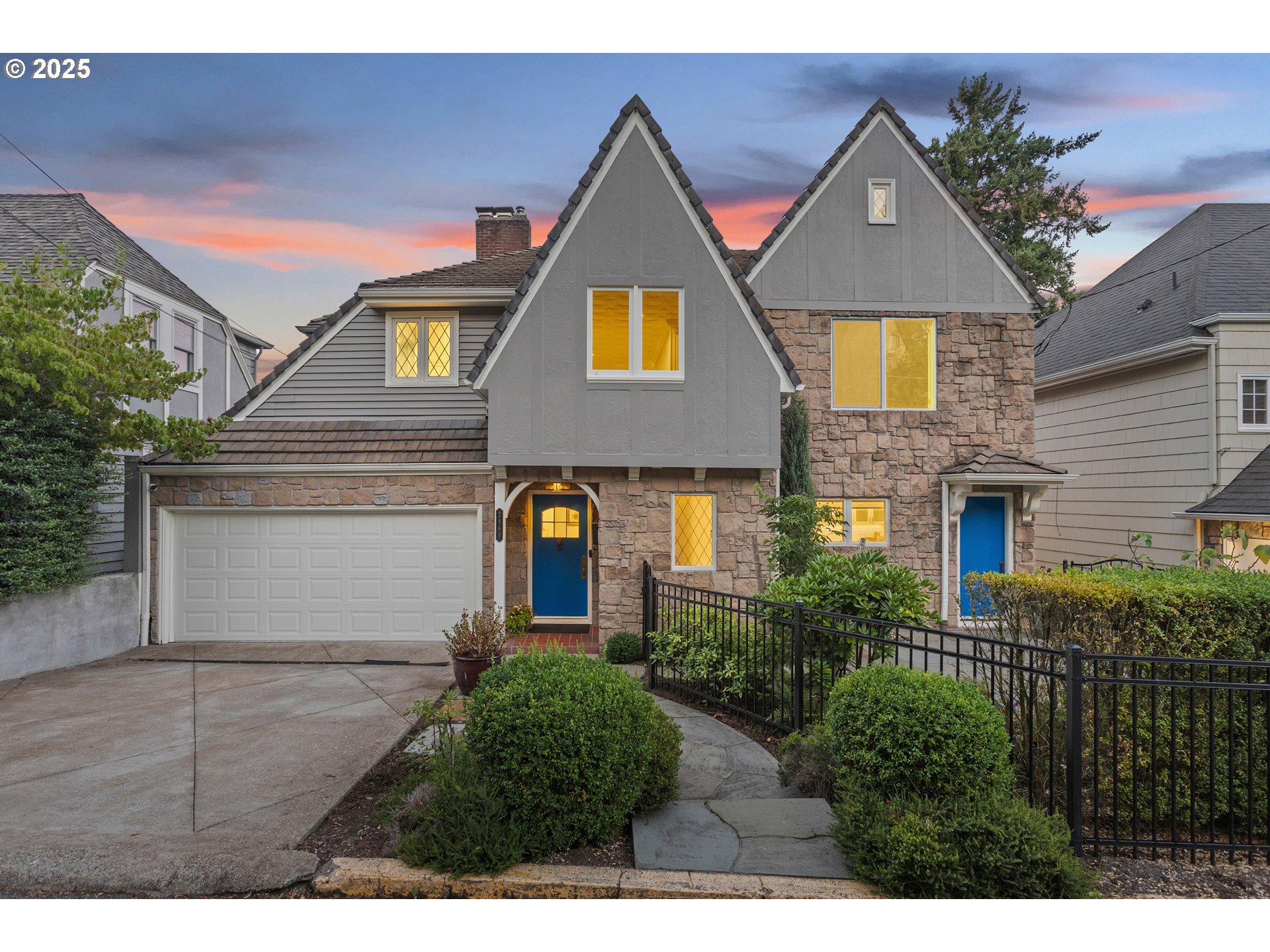 2869 CHAMPLAIN DR - RMLS #263582098