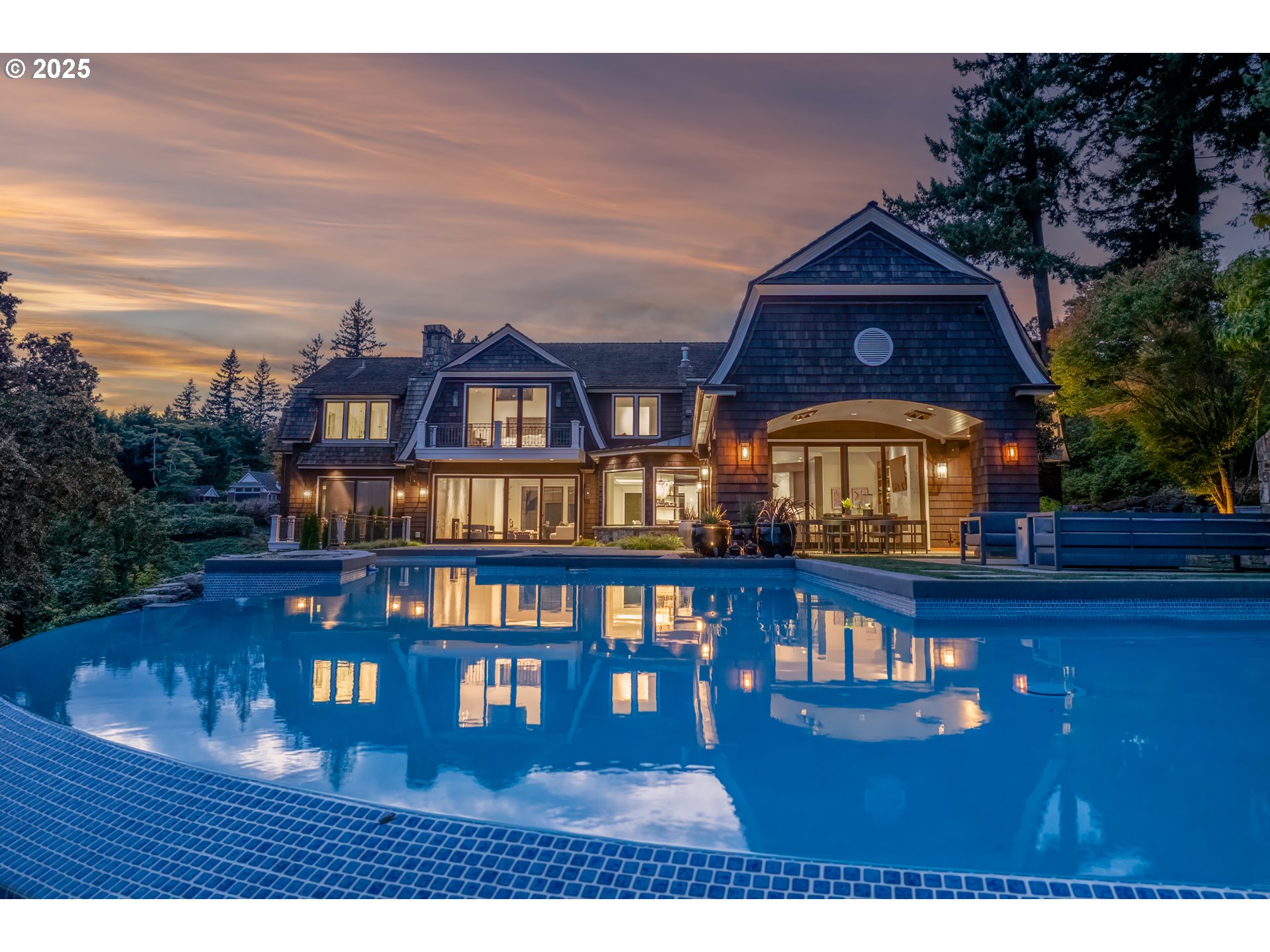 2088 CREST DR - RMLS #272798363