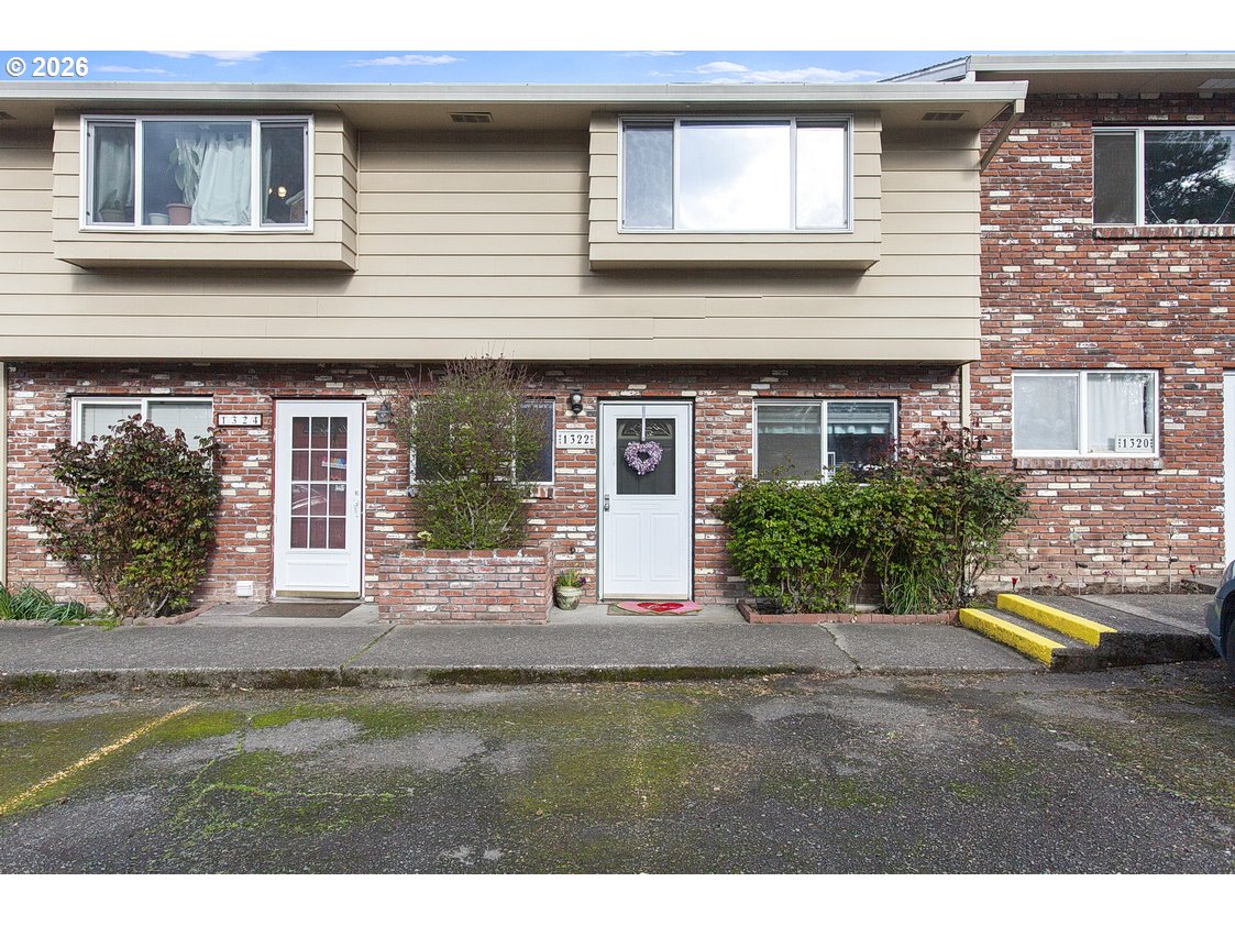 1322 HOGAN DR - RMLS #350020646