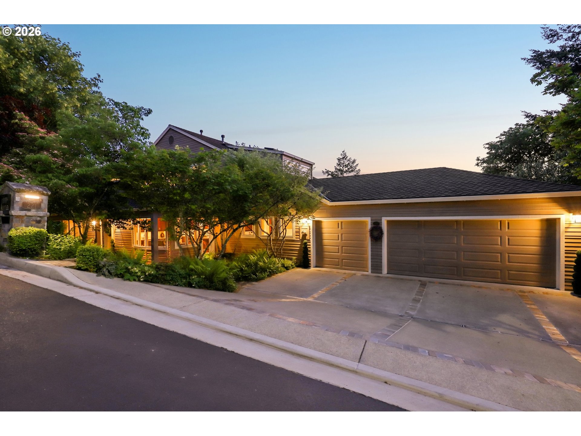 221 MOONRIDGE PL - RMLS #361617093