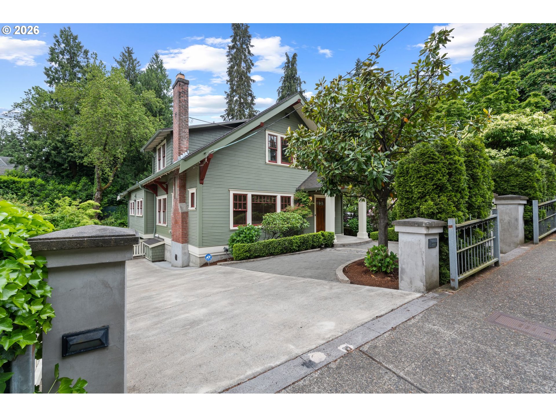 2328 BROADWAY DR - RMLS #405593283