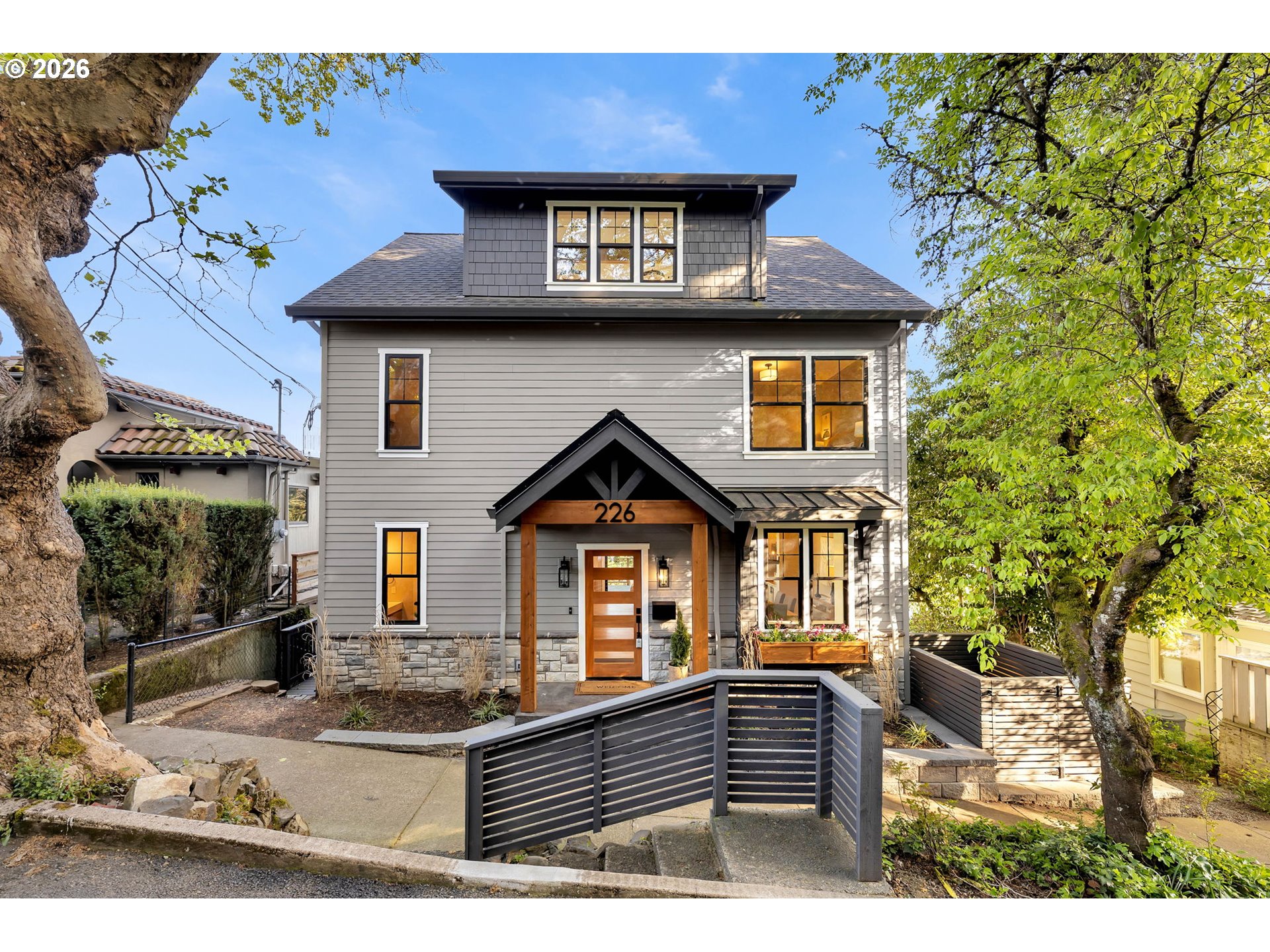 226 MACLEAY BLVD - RMLS #425145616