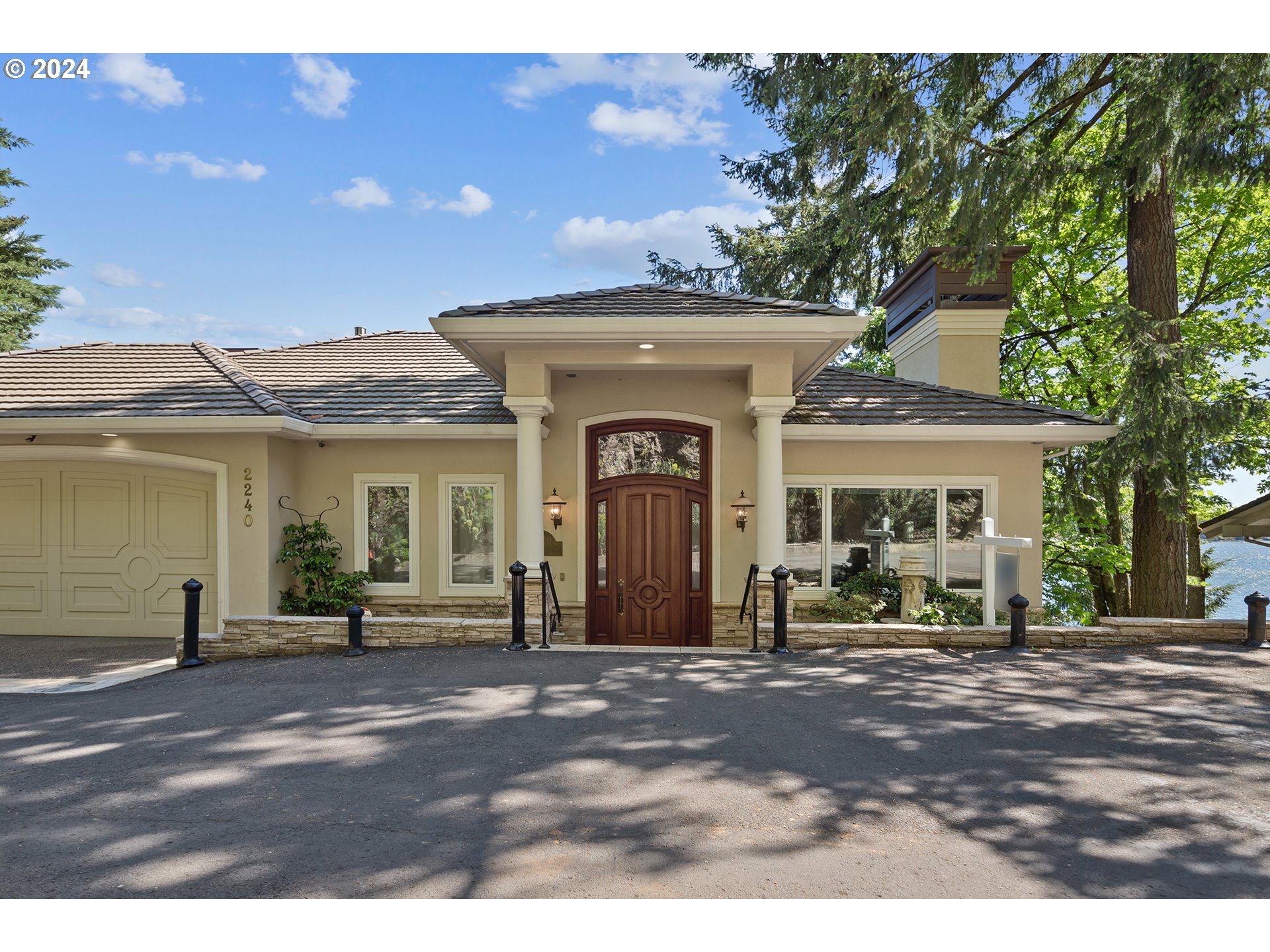 2240 SUMMIT CT - RMLS #436980773