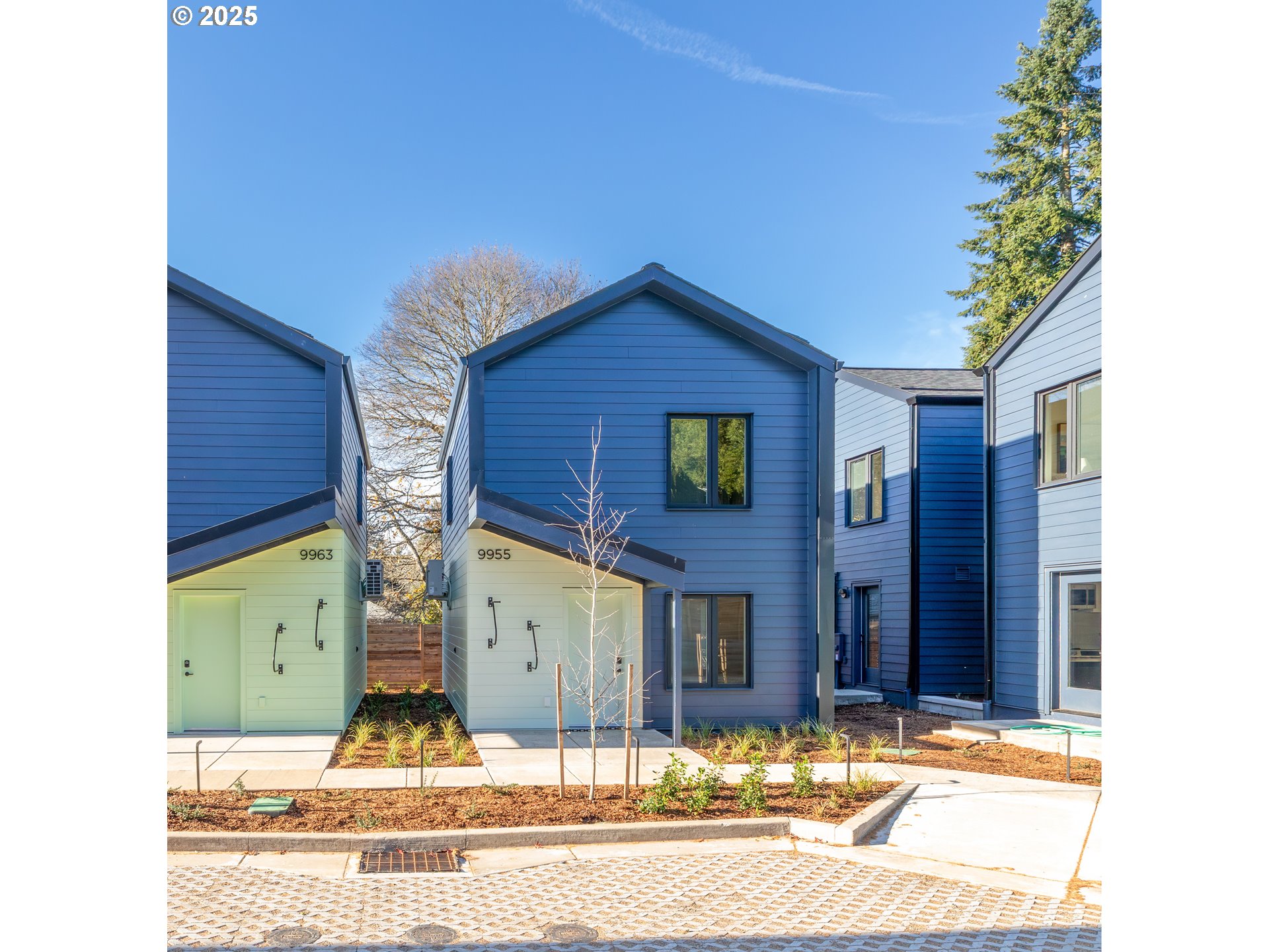 Home in Milwaukie - RMLS #440611633