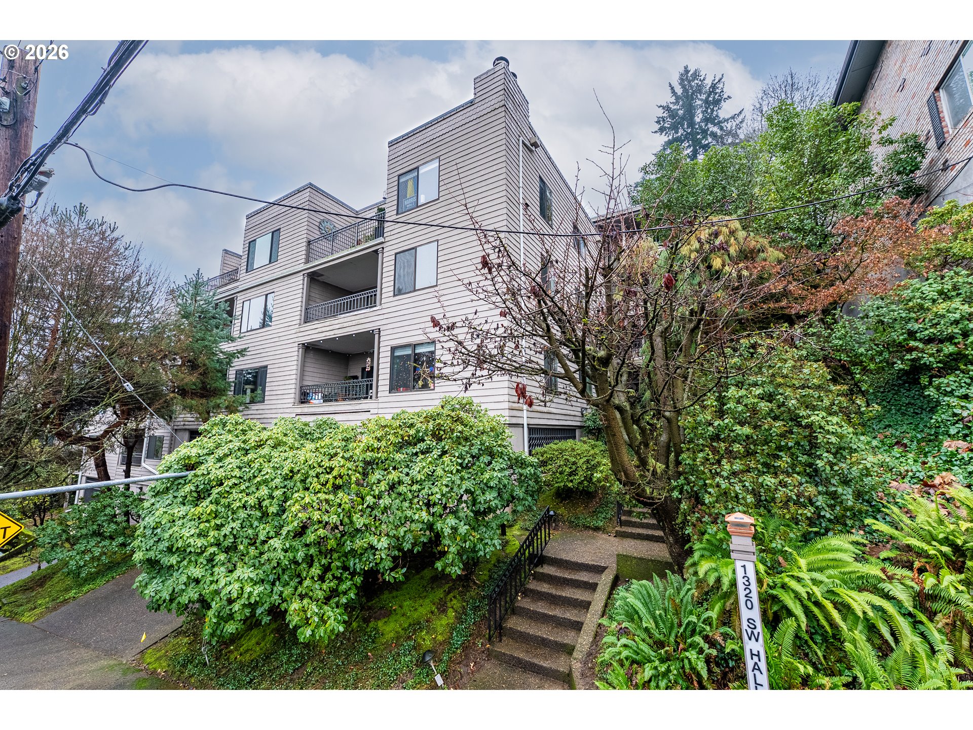 1320 HALL ST - RMLS #484352939