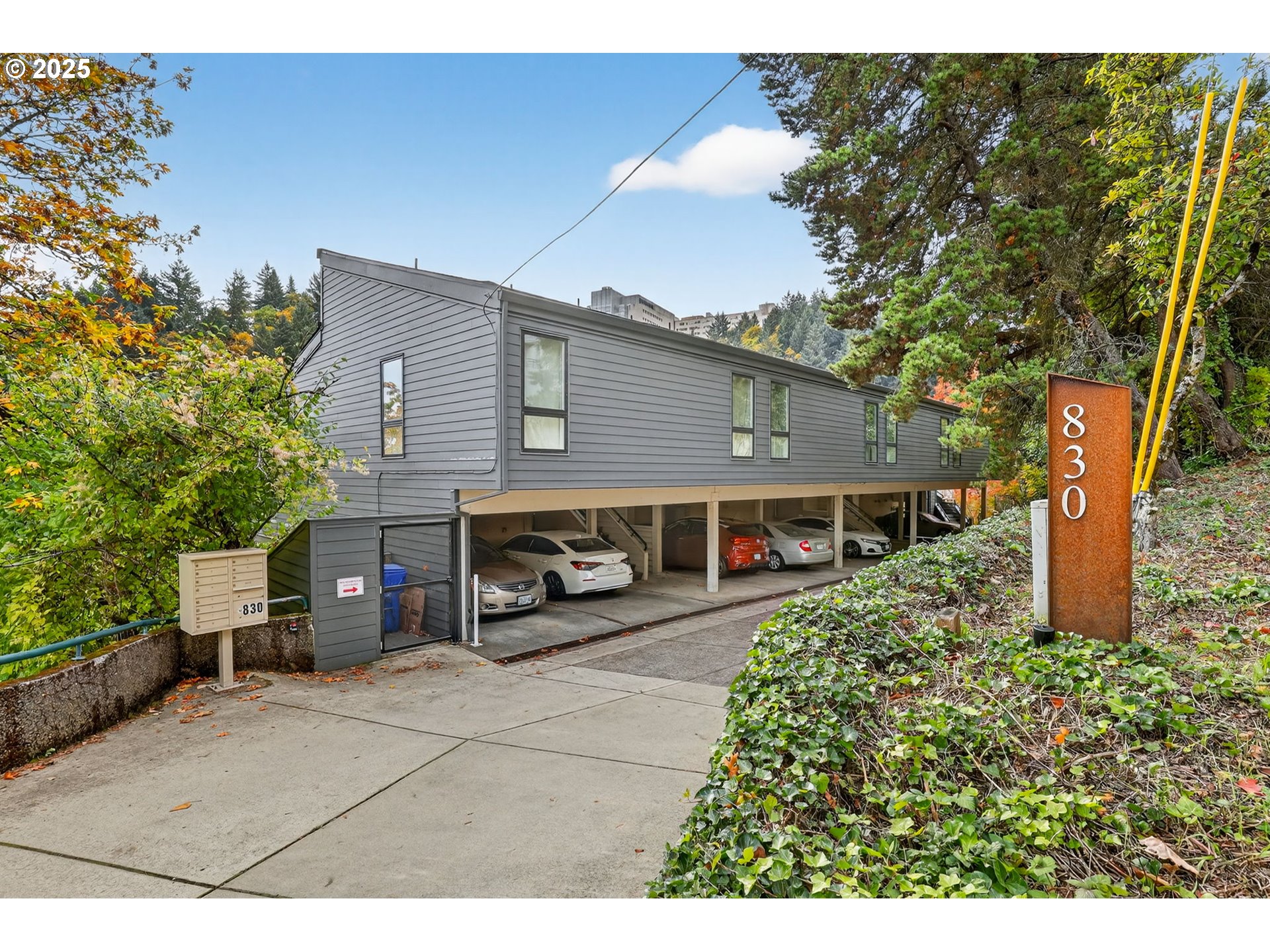 830 Broadway DR - RMLS #520308782