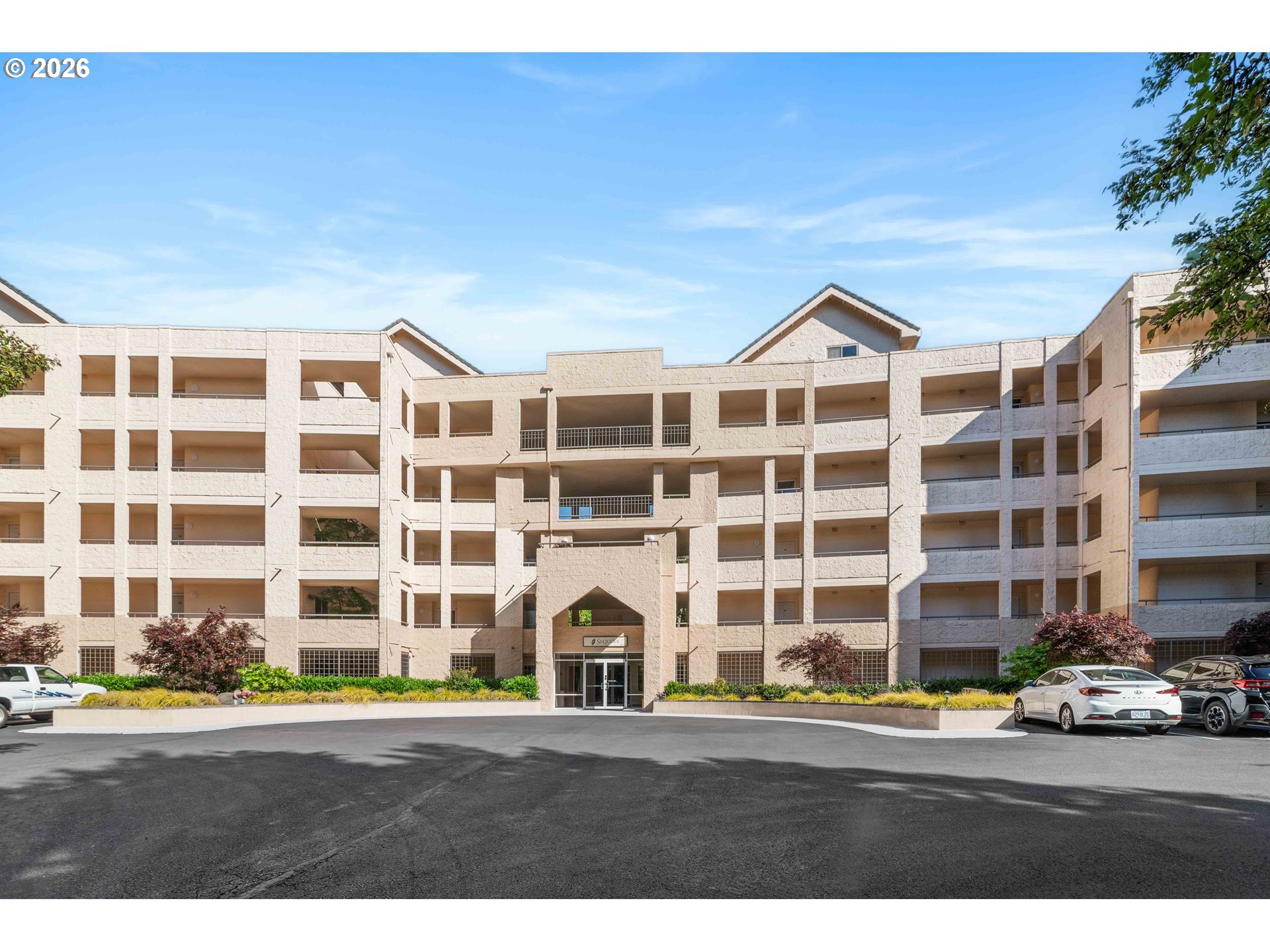 6605 BURNSIDE RD - RMLS #613462209