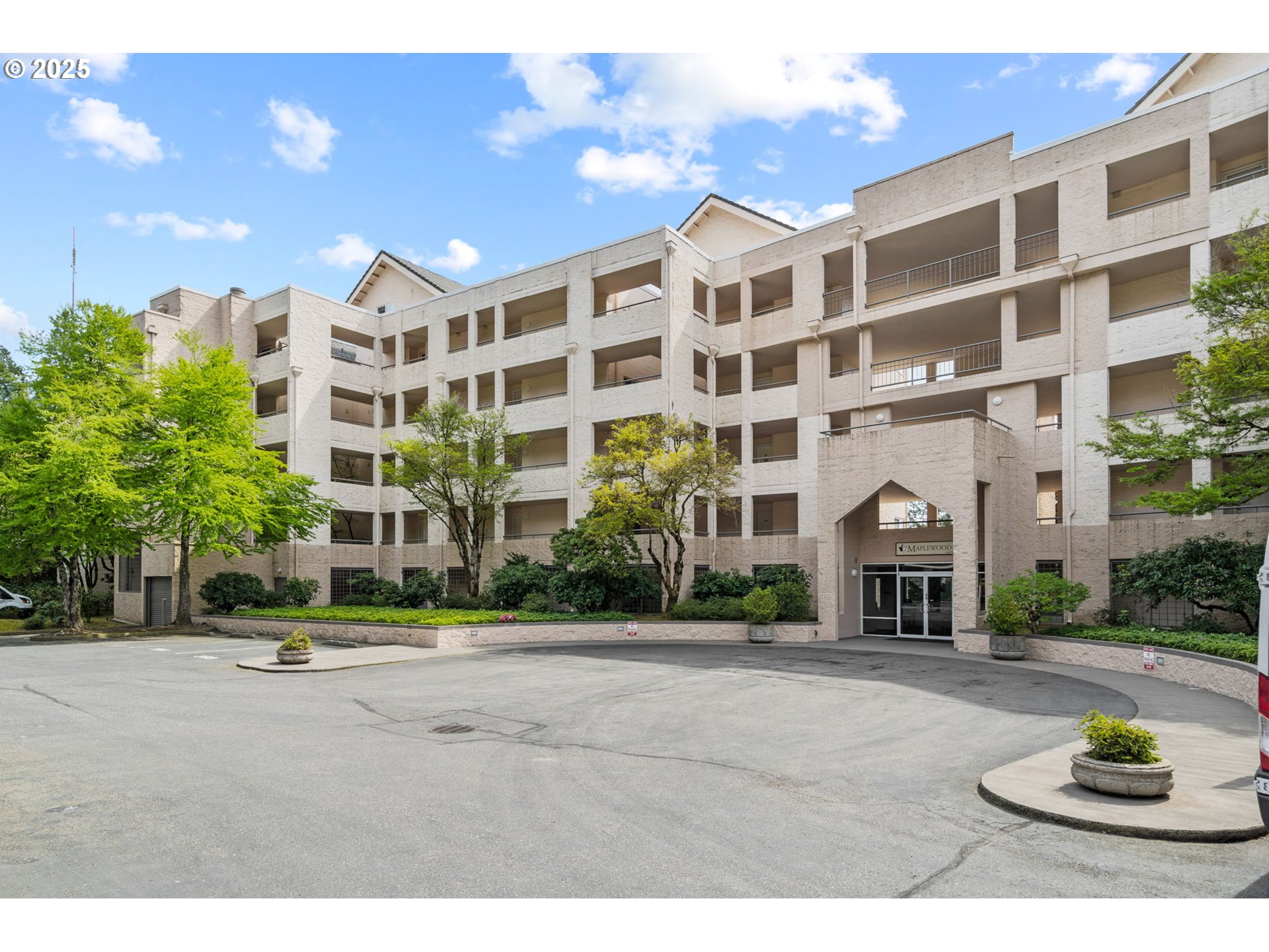 6665 BURNSIDE RD - RMLS #660542308