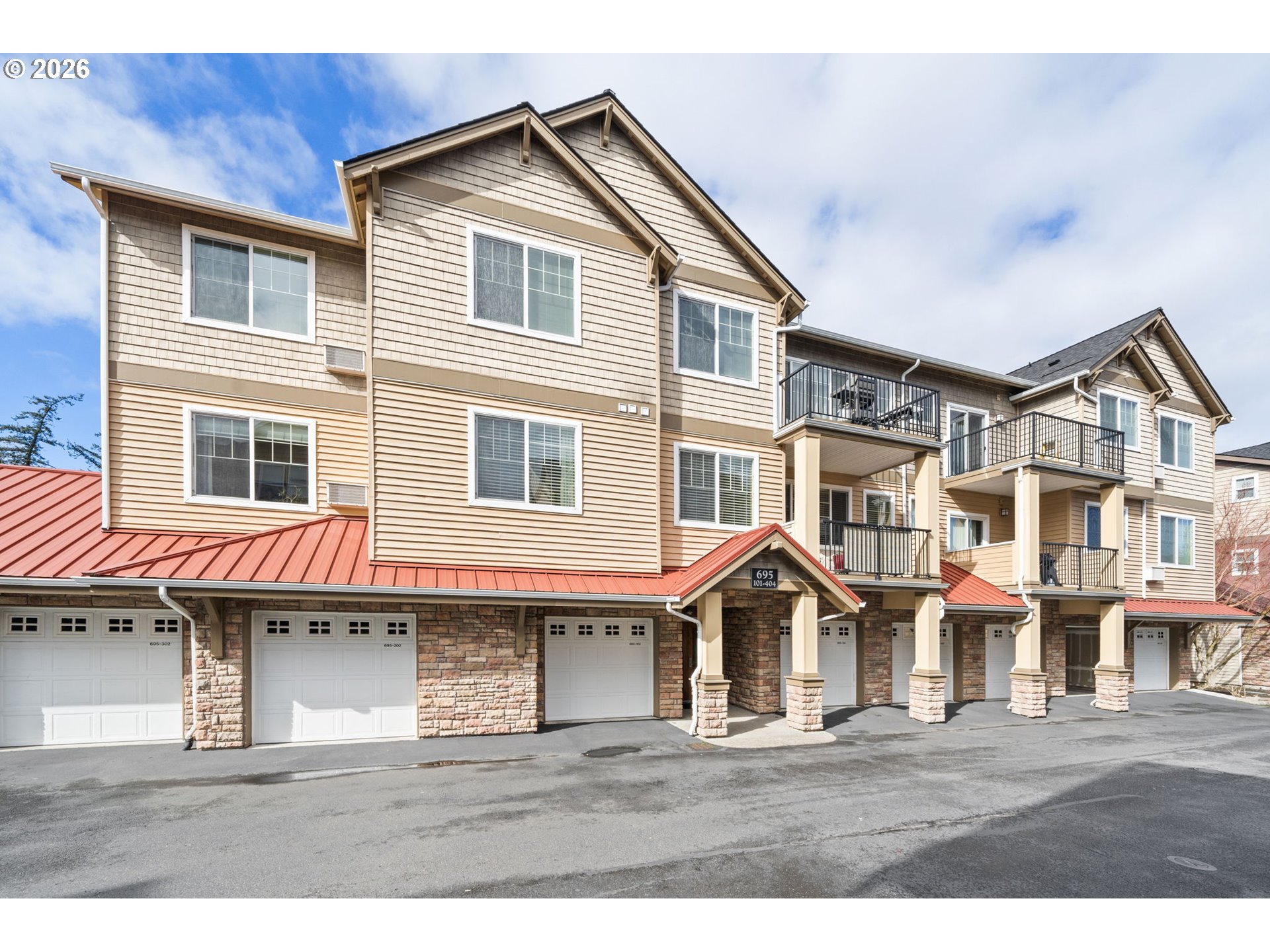 695 FALLING WATERS LN - RMLS #680315298