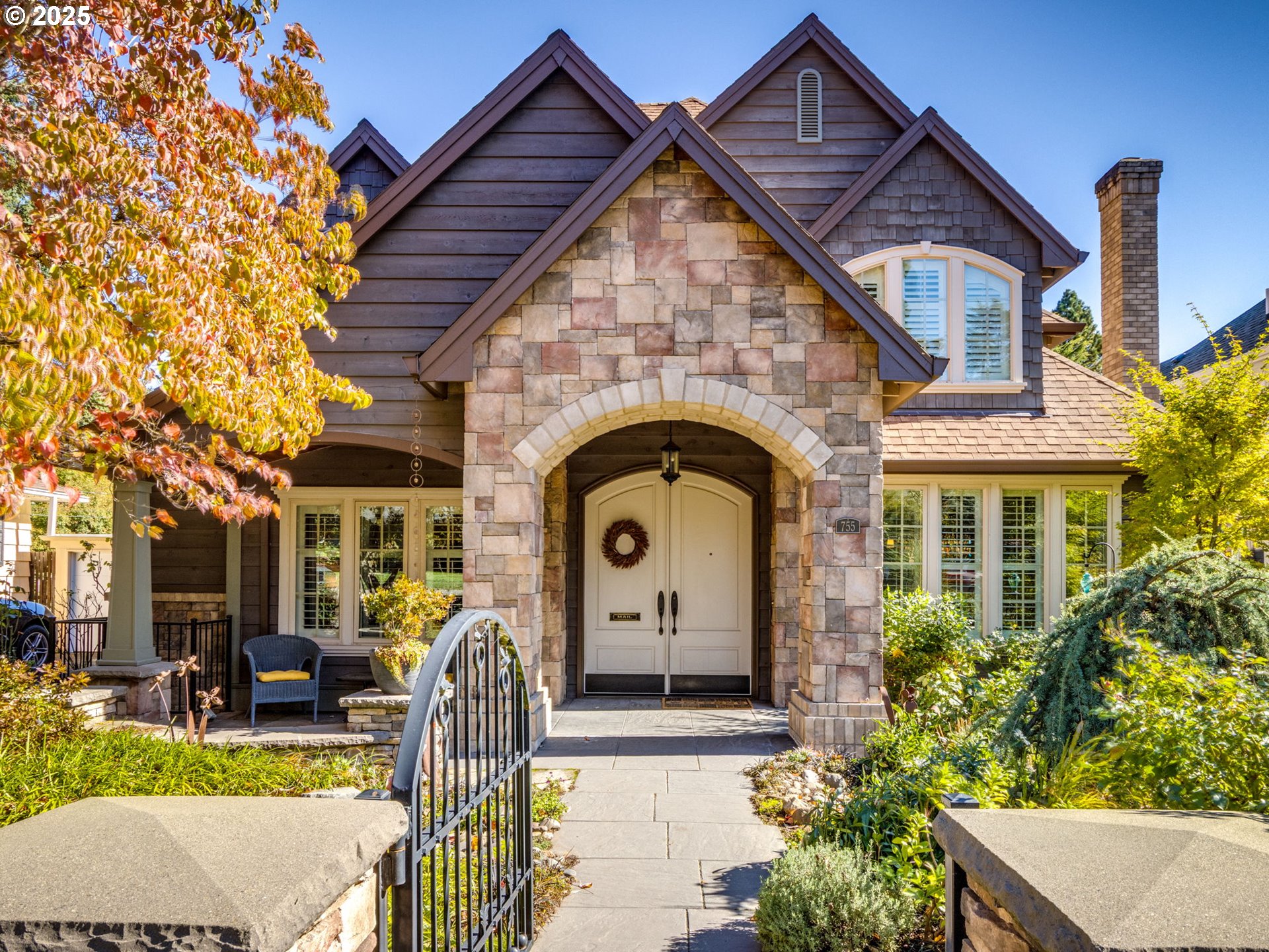 755 6TH ST - RMLS #690485375