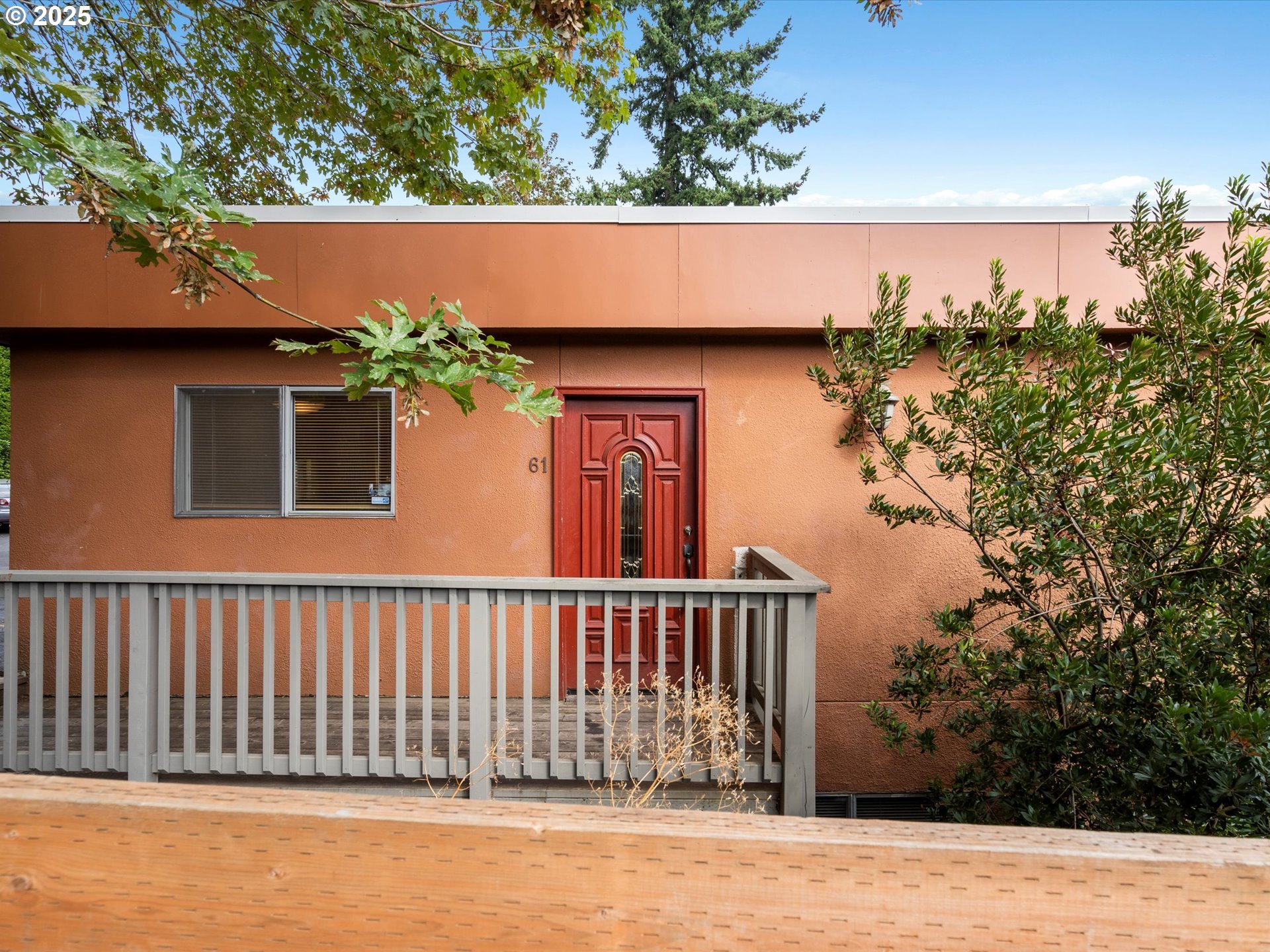 843 BROADWAY DR - RMLS #740508986