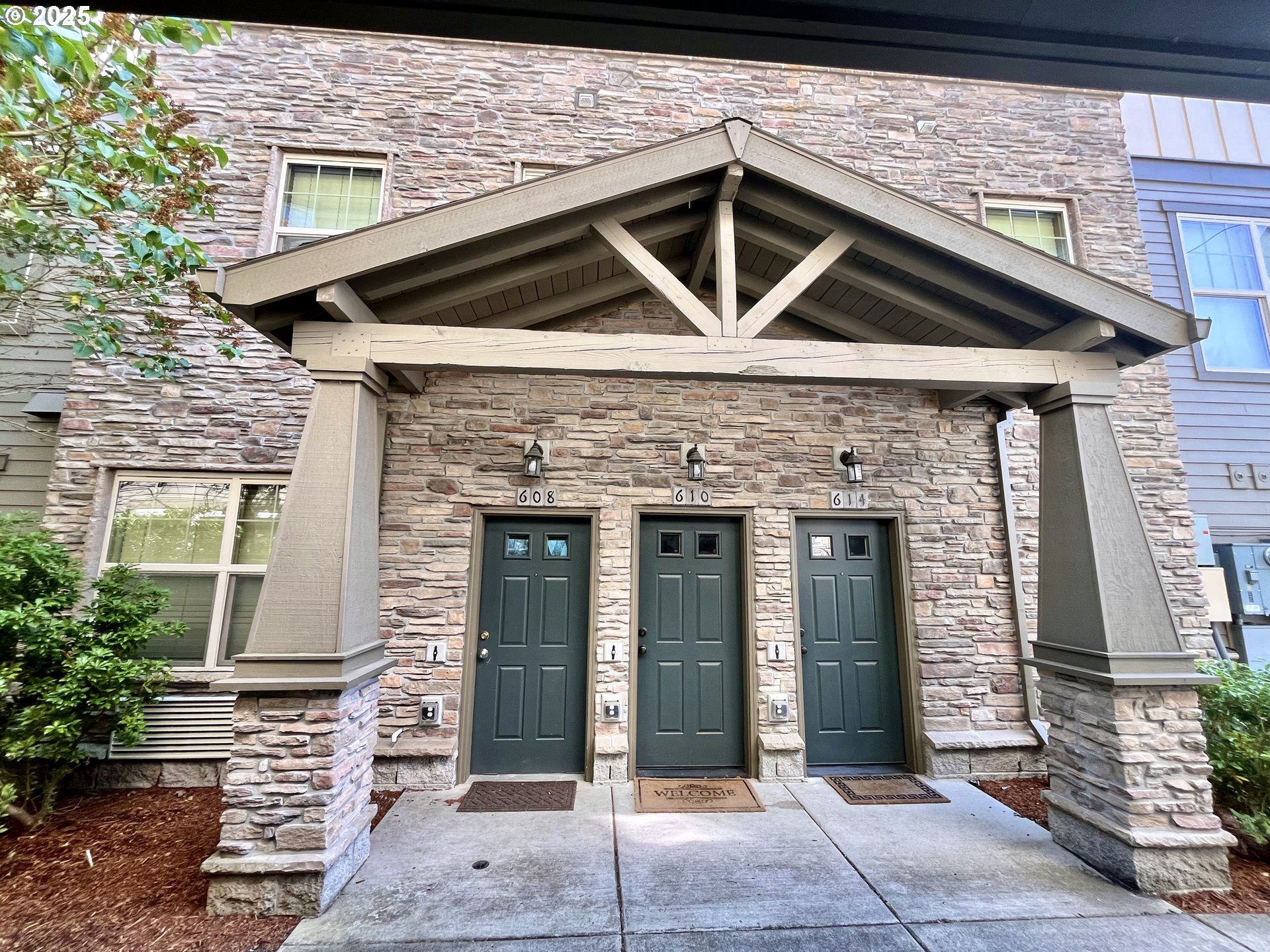 608 ROYDON LN - RMLS #759934653